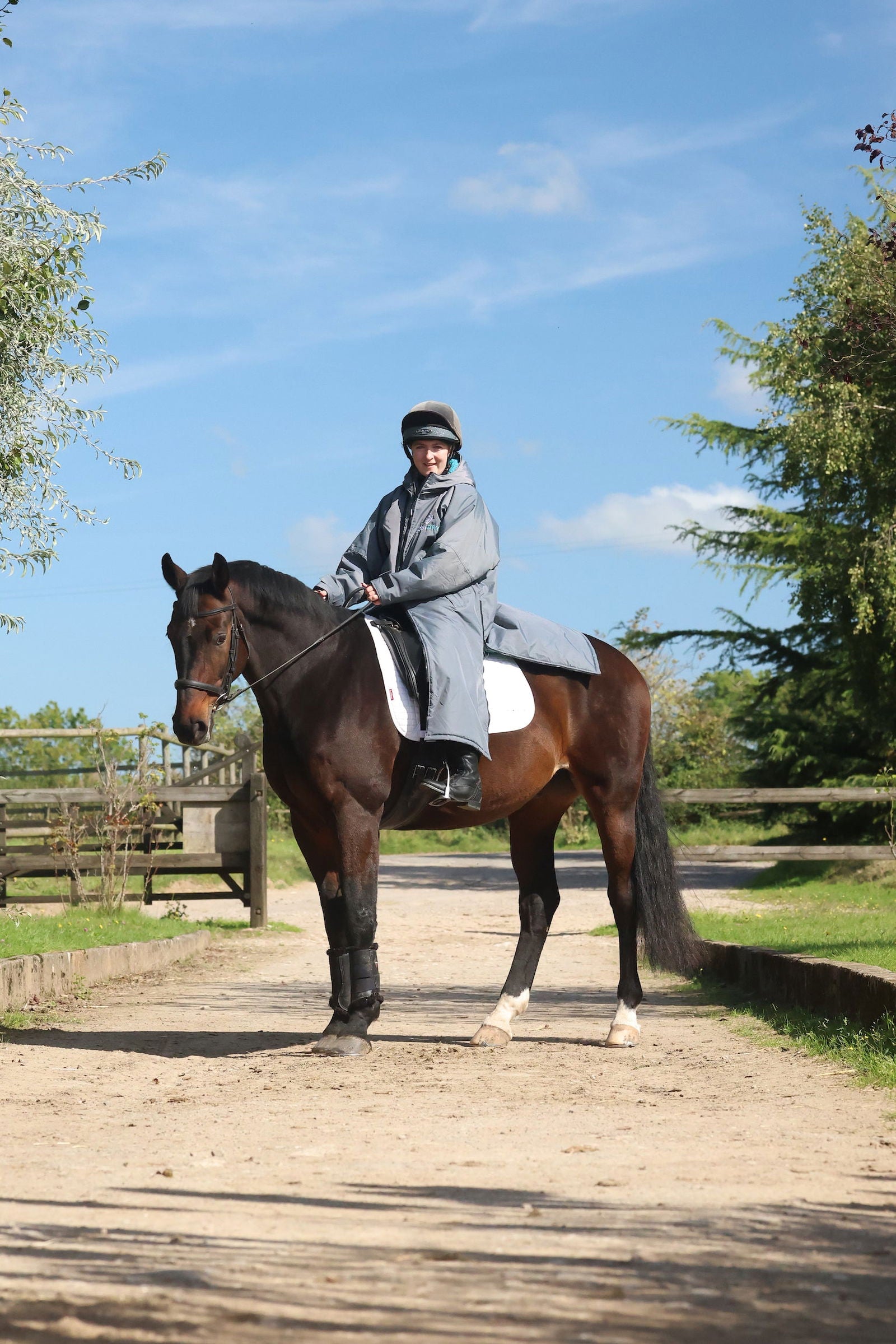 EQUIDRY waterproof horse riding raincoat All Rounder Original thick fleece Women's Charcoal/Turquoise rider on horse 